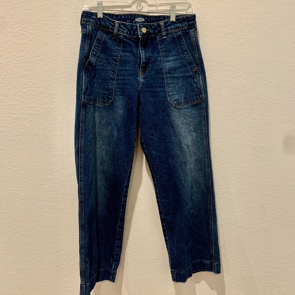 High rise, wide legged crop jeans. Dark wash denim.